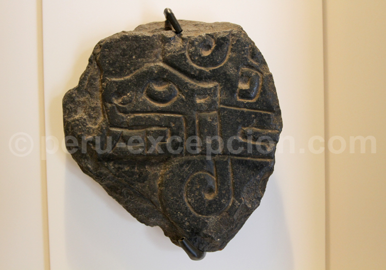 Dalle de pierre gravée cupinisque, Museo MAP Cuzco