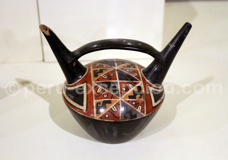  Vase à double bec, Musée archéologique Jenkins, Ica