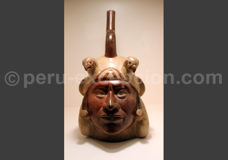 Vase portrait mochica, guerrier dirigeant ou prêtre, musée larco