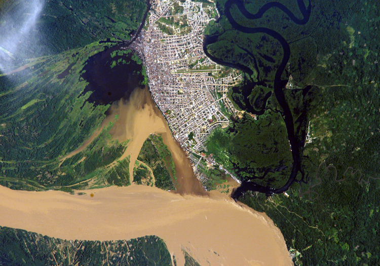 Iquitos vue de satellite, Licence CC