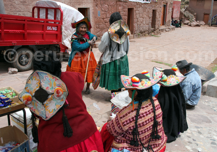 Paysannes en habit traditionnel, Circuit Pérou