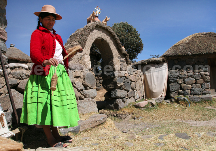 Elaboration du fil à tisser, Titicaca